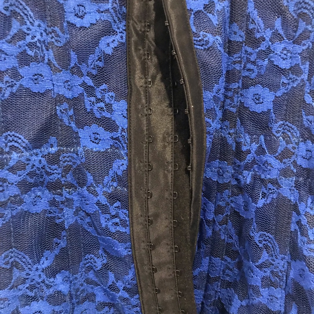Coquette Bustier size medium.   13.    CL/GY01 - Picture 4 of 6